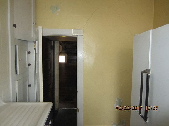 3rd image of 1221 Crosby St