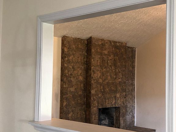 4th image of 2407 Pearwood Dr