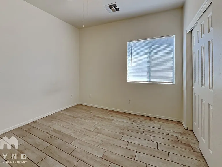 9303 W Raymond St — Photo 13
