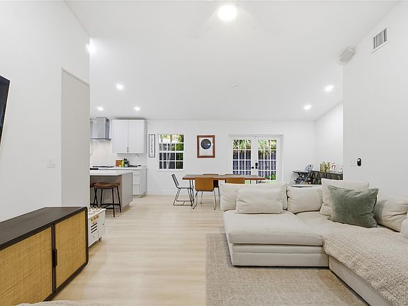 3rd image of 1612 SW 12th Court