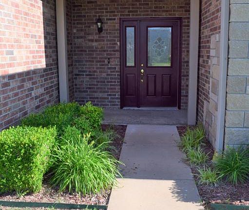 5th image of 701 Saint Andrews Cir
