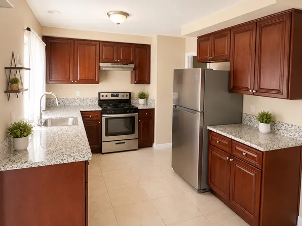 7913 Pinehurst Dr, Highland, CA 92346