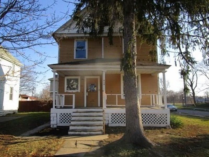 1st image of 317 W 10th St