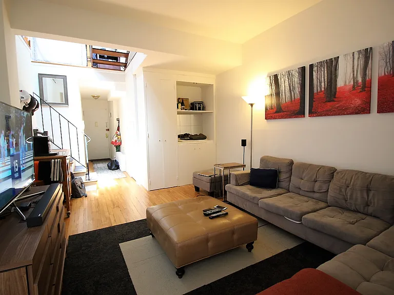 319 E 53rd St #6B — Photo 4