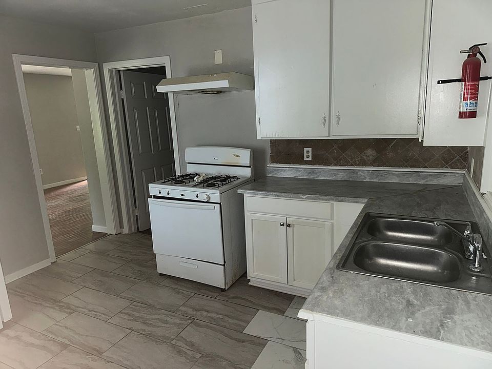 2nd image of 3546 Southland Dr