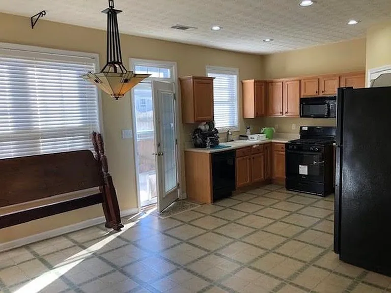 2908 Greyhawk Ln — Photo 4