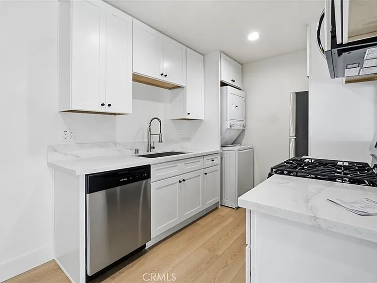 307 N Tustin Ave #D — Photo 5