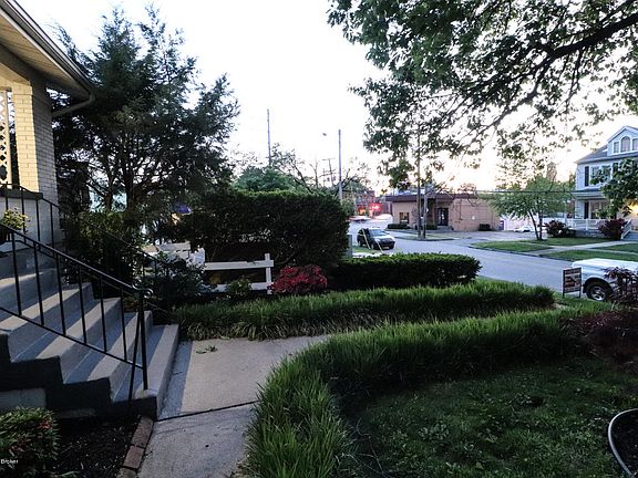 2nd image of 2010 Sherwood Ave