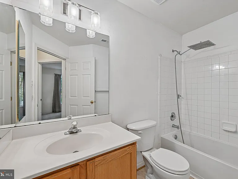 1724 Emory St — Photo 28