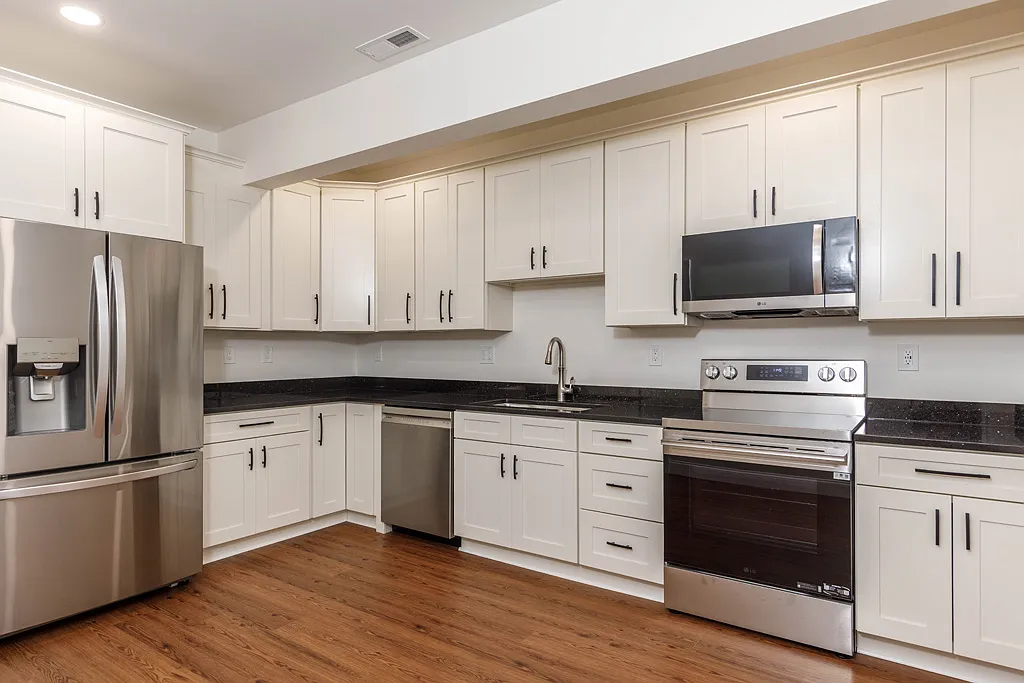 2 bed, 892 sqft, $2,575 — Photo 1