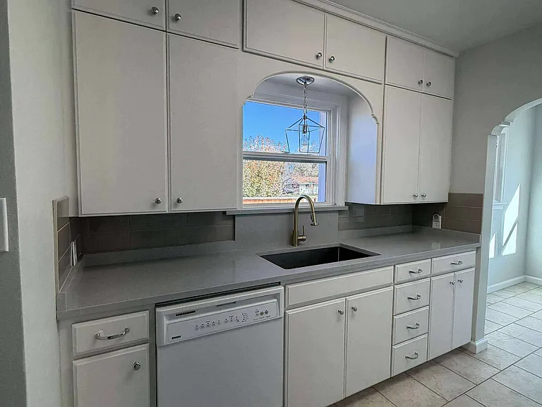 132 W Cedar St — Photo 4