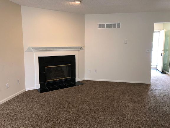 4th image of 1013 NE Whispering Winds Cir Unit 71