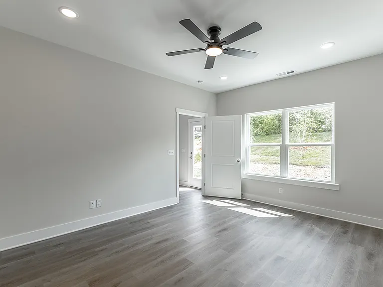 4688 Heiskell Dr — Photo 12