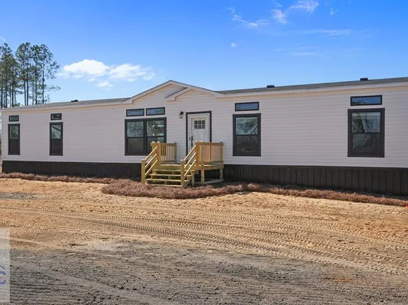 761 Hires Rd, Jesup, GA 31545