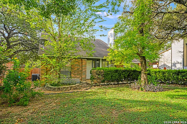 3 bed, 2.0 bath, 1952 sqft, $1,595 — Photo 2