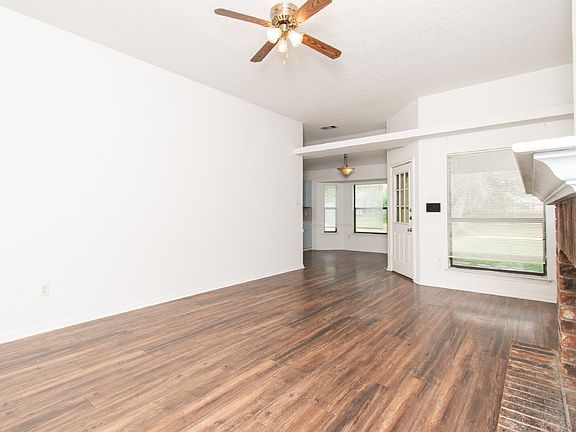 3rd image of 214 Appaloosa Dr