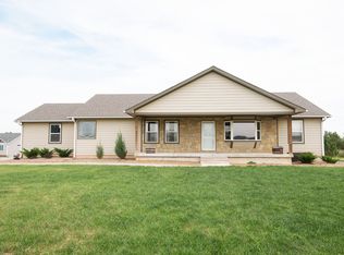 15530 Edgewater Cir, Wamego, KS 66547