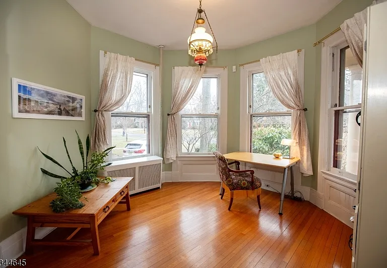 110 Montclair Ave — Photo 24