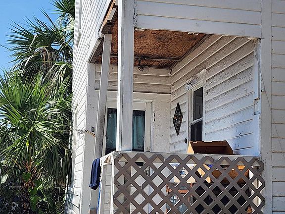 5th image of 117 S Wild Olive Ave