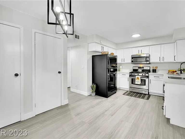 7083 Burcot Ave #E90 — Photo 11