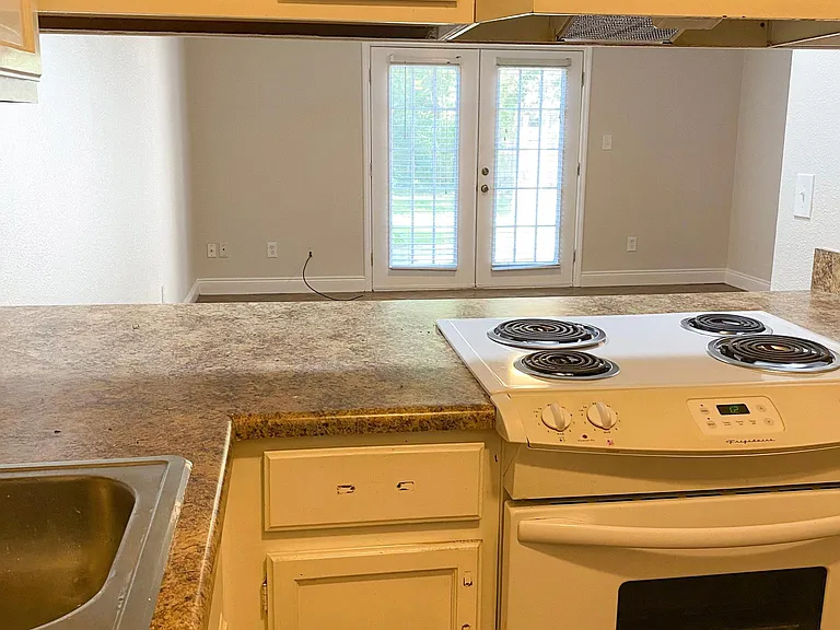 8125 Stonebrook Dr — Photo 3
