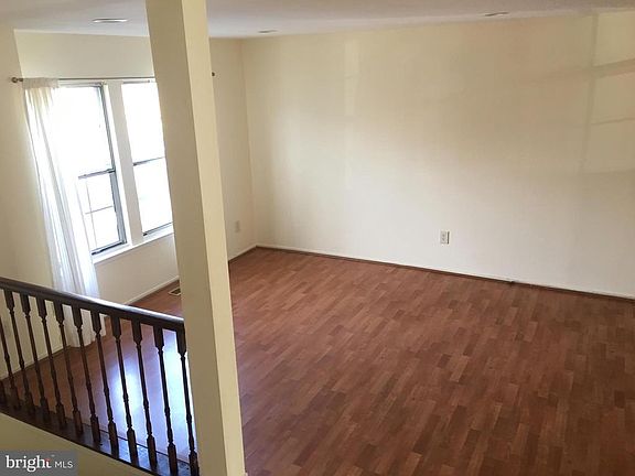 3rd image of 7727 Hiawatha Ln