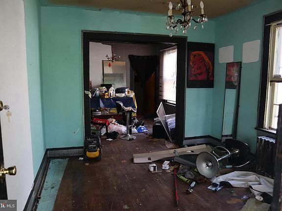 4th image of 4235 Meade St NE