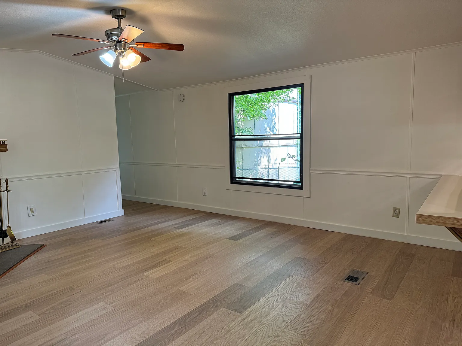 3 bed, 1120 sqft, $1,900 — Photo 3