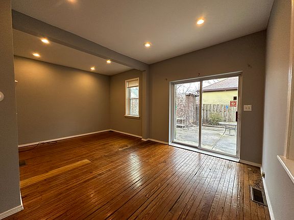 2nd image of 2279 Thurman Ave APT 2