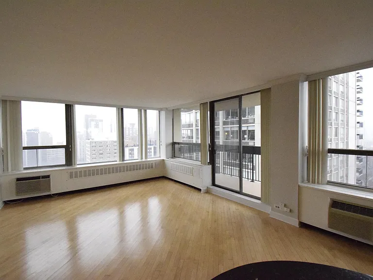 1360 N Sandburg Ter #2101 — Photo 4