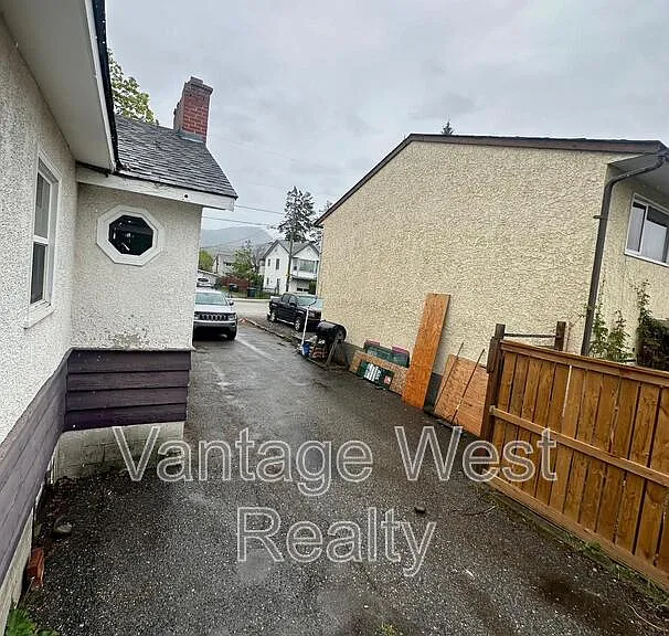 400 Dougall Rd N — Photo 10