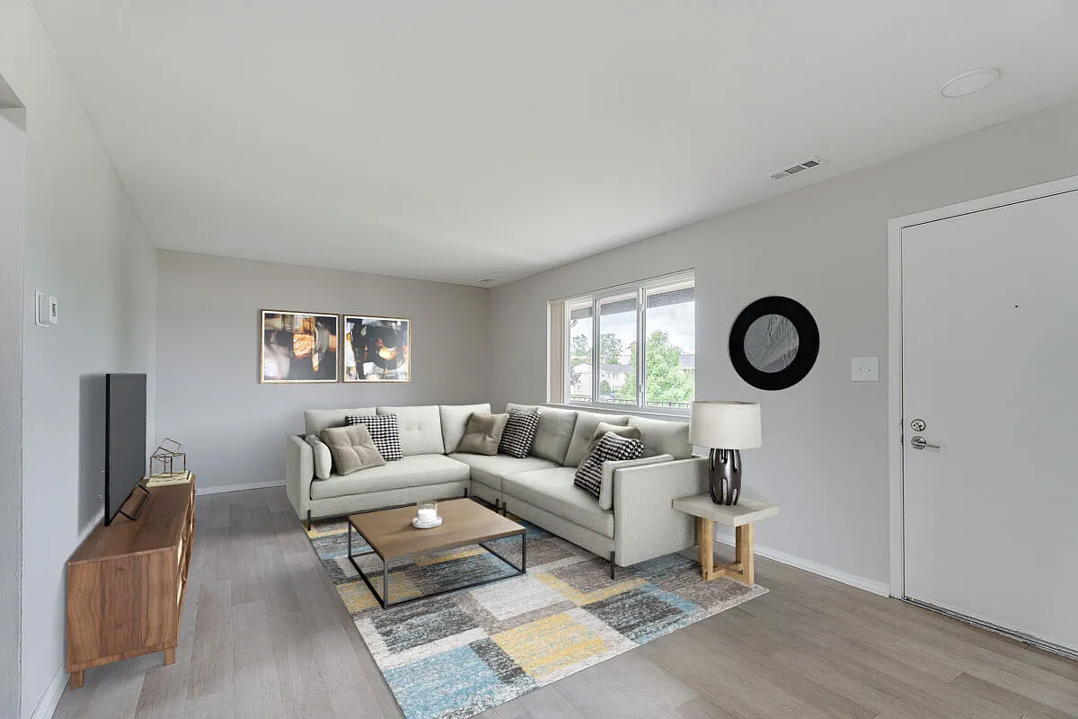 Stoneybrooke Apartments — Photo 1