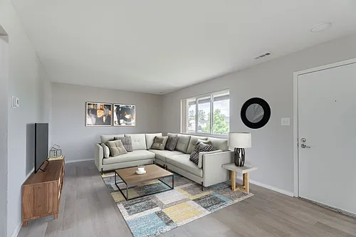 Stoneybrooke Apartments Photo 1