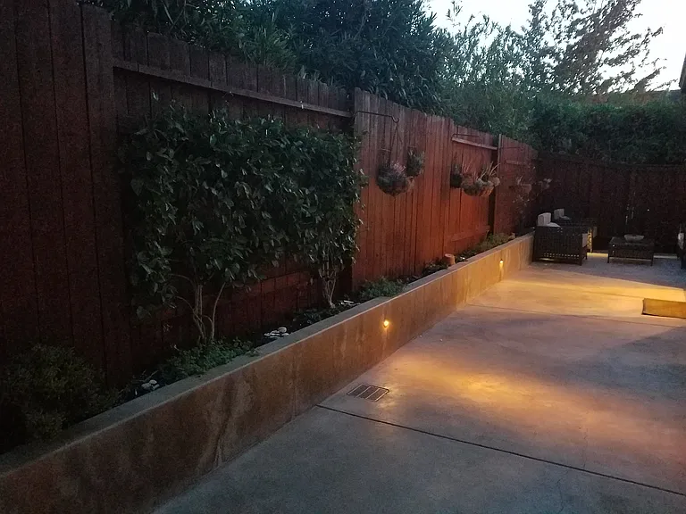 1900 Fallbrook Ln — Photo 4