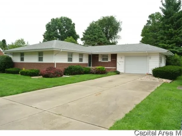 1612 N Wesley St, Grandview, IL 62702