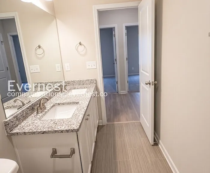 137 Culver St — Photo 24