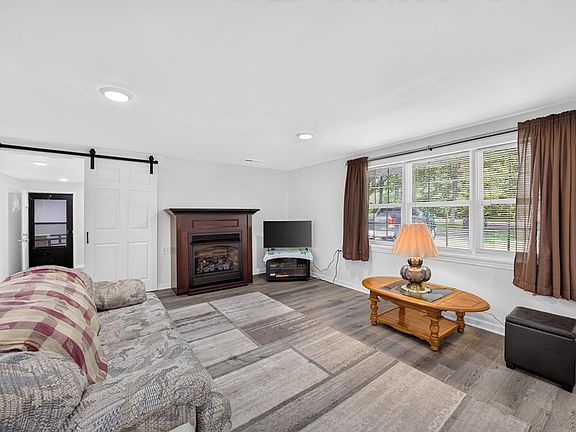 4th image of 74 Farmer Rd