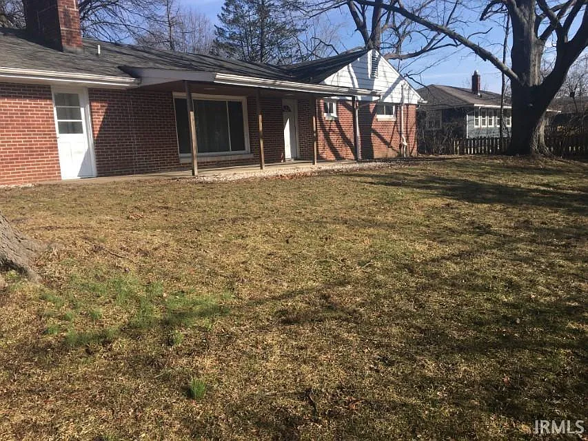 3 bed, 1.5 bath, 1320 sqft, $2,250 — Photo 2