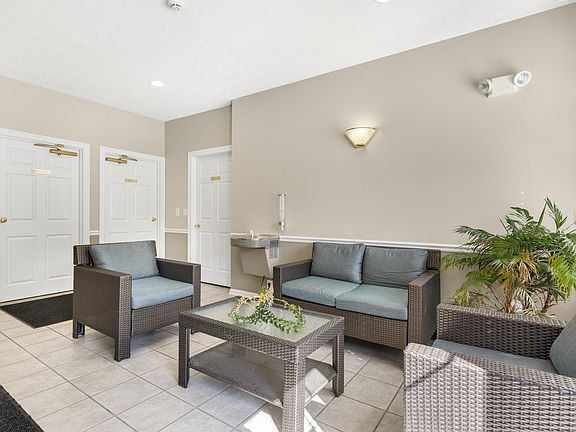 4th image of 3710 Edgebrooke Dr #6757200