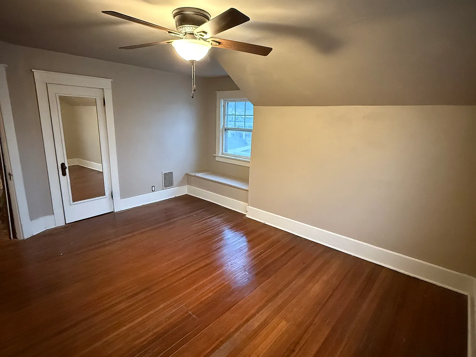 3 bed, 1.5 bath, 1516 sqft, $1,200 — Photo 4