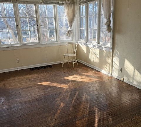 5th image of 4645 Rookwood Ave