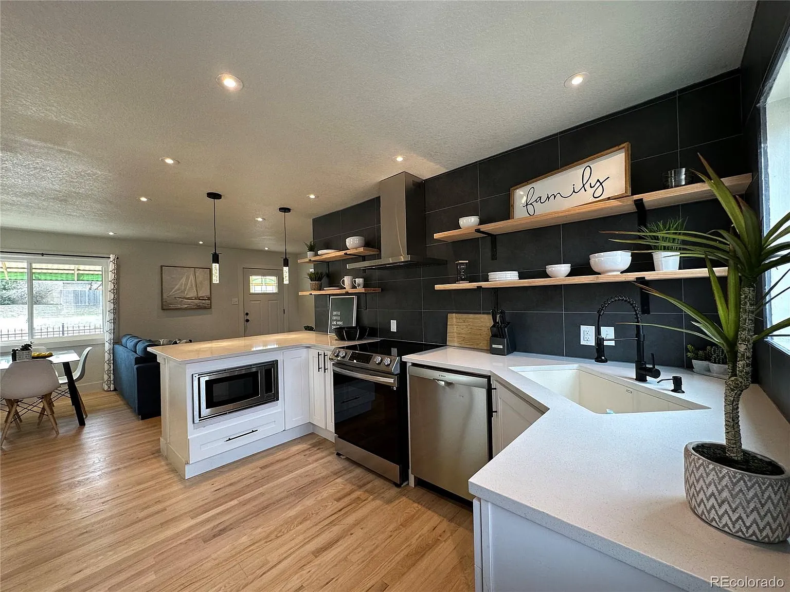 2 bed, 1.0 bath, 725 sqft, $1,850 — Photo 4