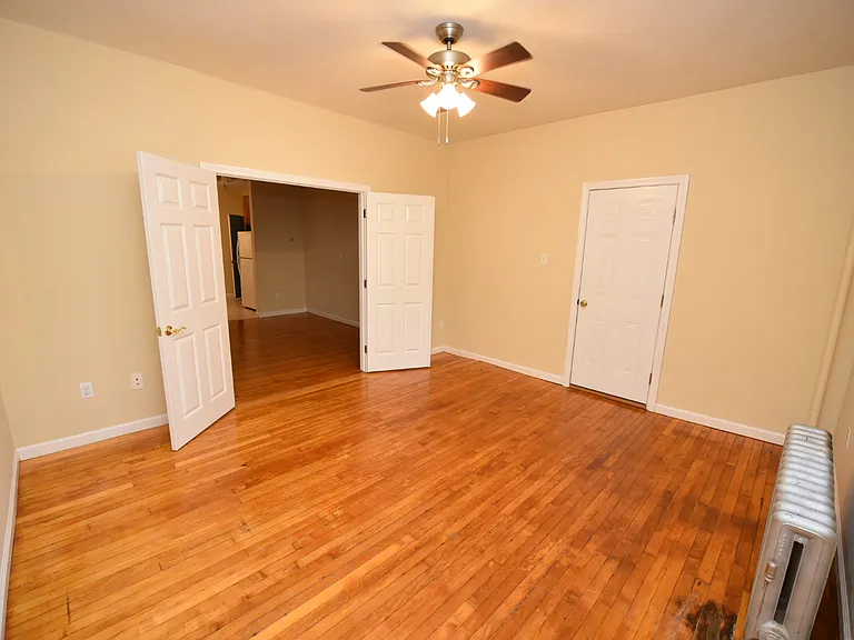 56 Westwood Ave #B — Photo 4