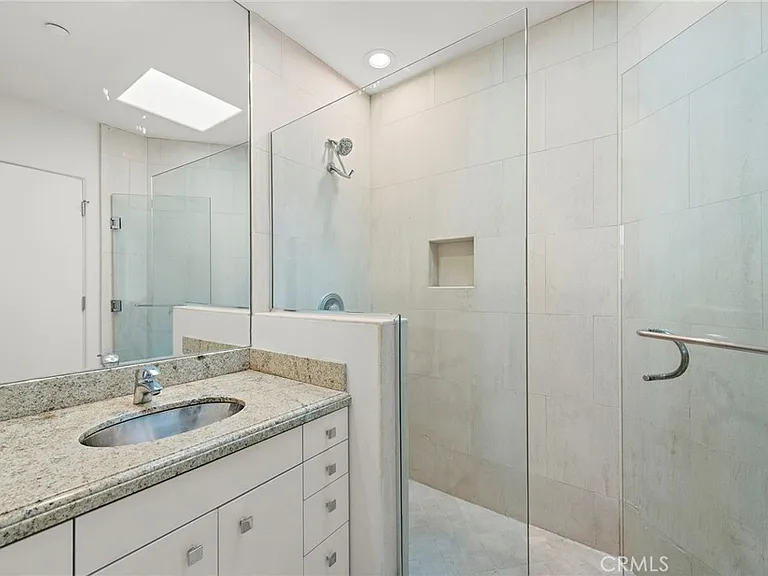 715 Oceanfront Front — Photo 33