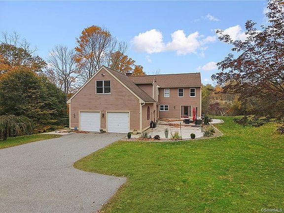 3rd image of 63 Sherwood Ln