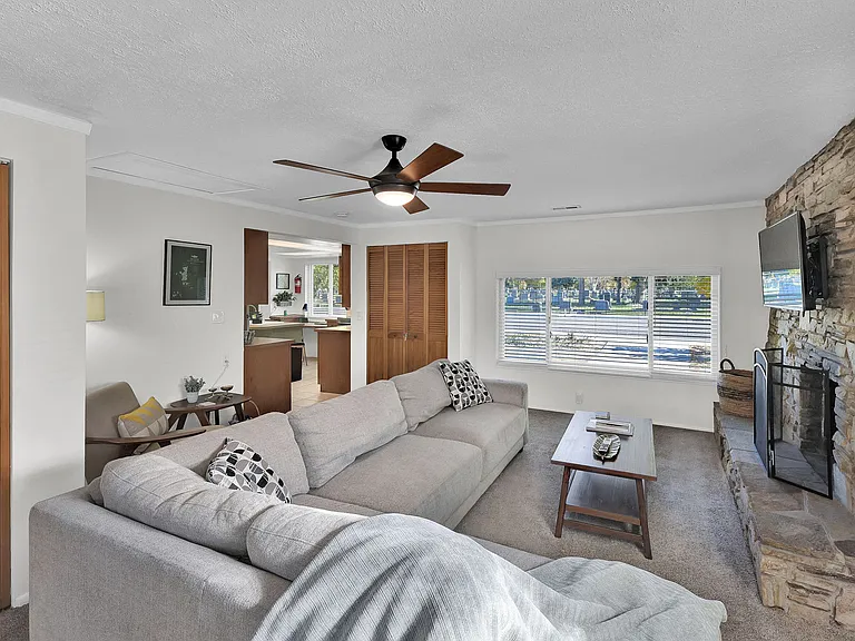 609 N Roosevelt St — Photo 36