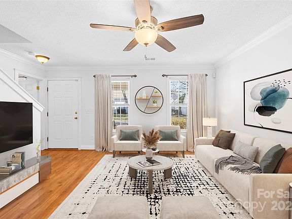 3rd image of 13449 Glenwyck Ln
