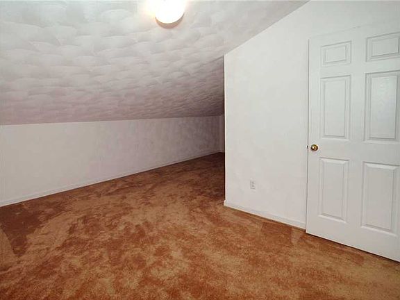 3rd image of 21 Lakeridge Dr