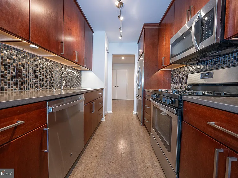 1640 Oakwood Dr #W-216 — Photo 19
