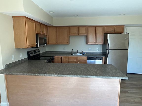 3rd image of 12 Dame St APT 1